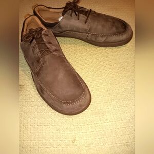 Mens clarks, size 11 1/2.